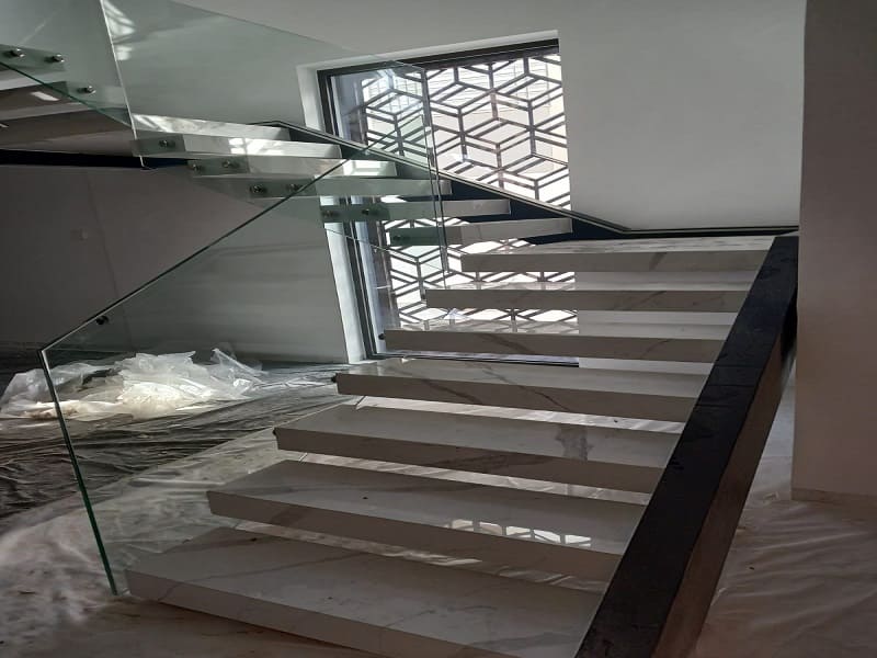 Escalier quart tournant en fer forgé : design pratique pour optimiser l’espace en Tunisie