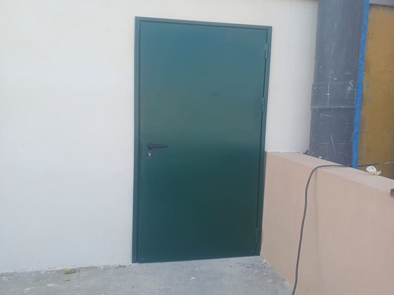 Portes métalliques en Tunisie : Guide complet pour choisir la solution idéale