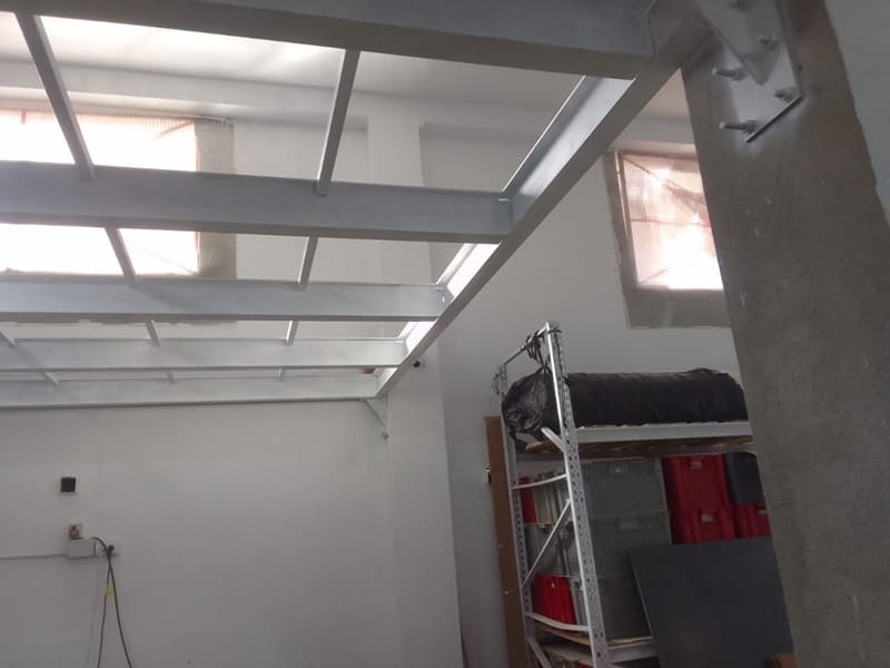 Bâtiment professionnel et local commercial