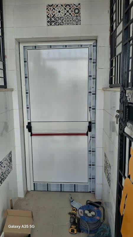 Travail de menuiserie aluminium